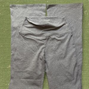 Sculpting Women's Garage Flare Grey Leggings, Small